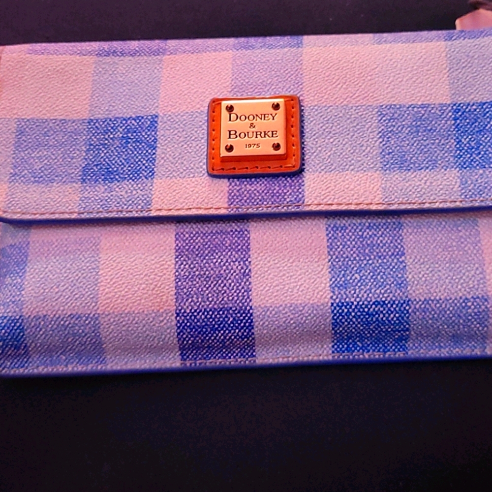 Dooney & Bourke wristlet